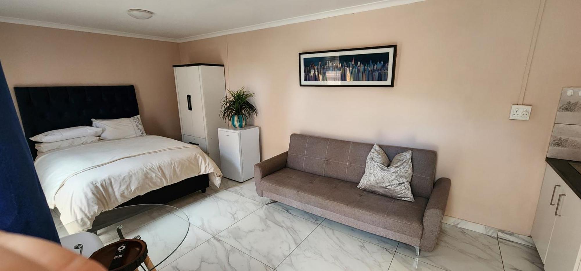 Batchelor At Labiance By Cozy * Cape Town